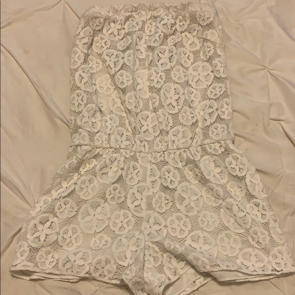 White lace jumper